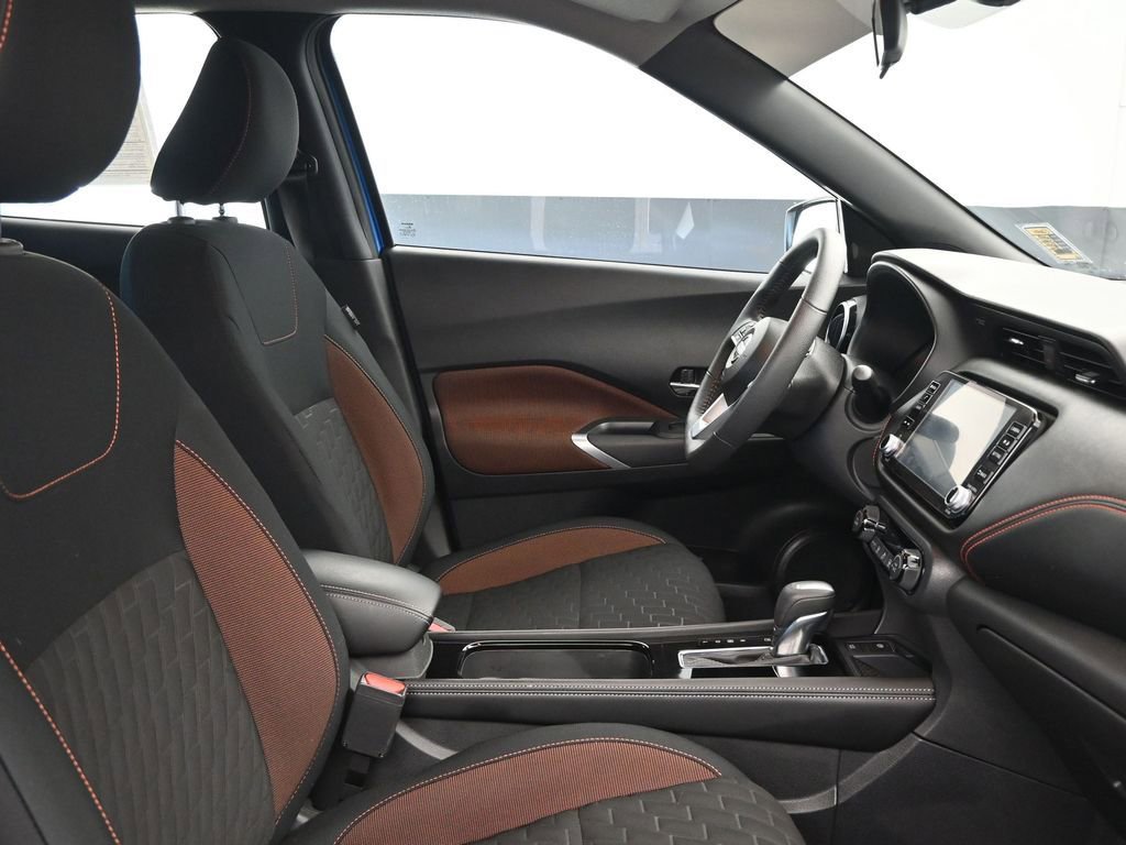 Used 2023 Nissan Kicks SR image 10