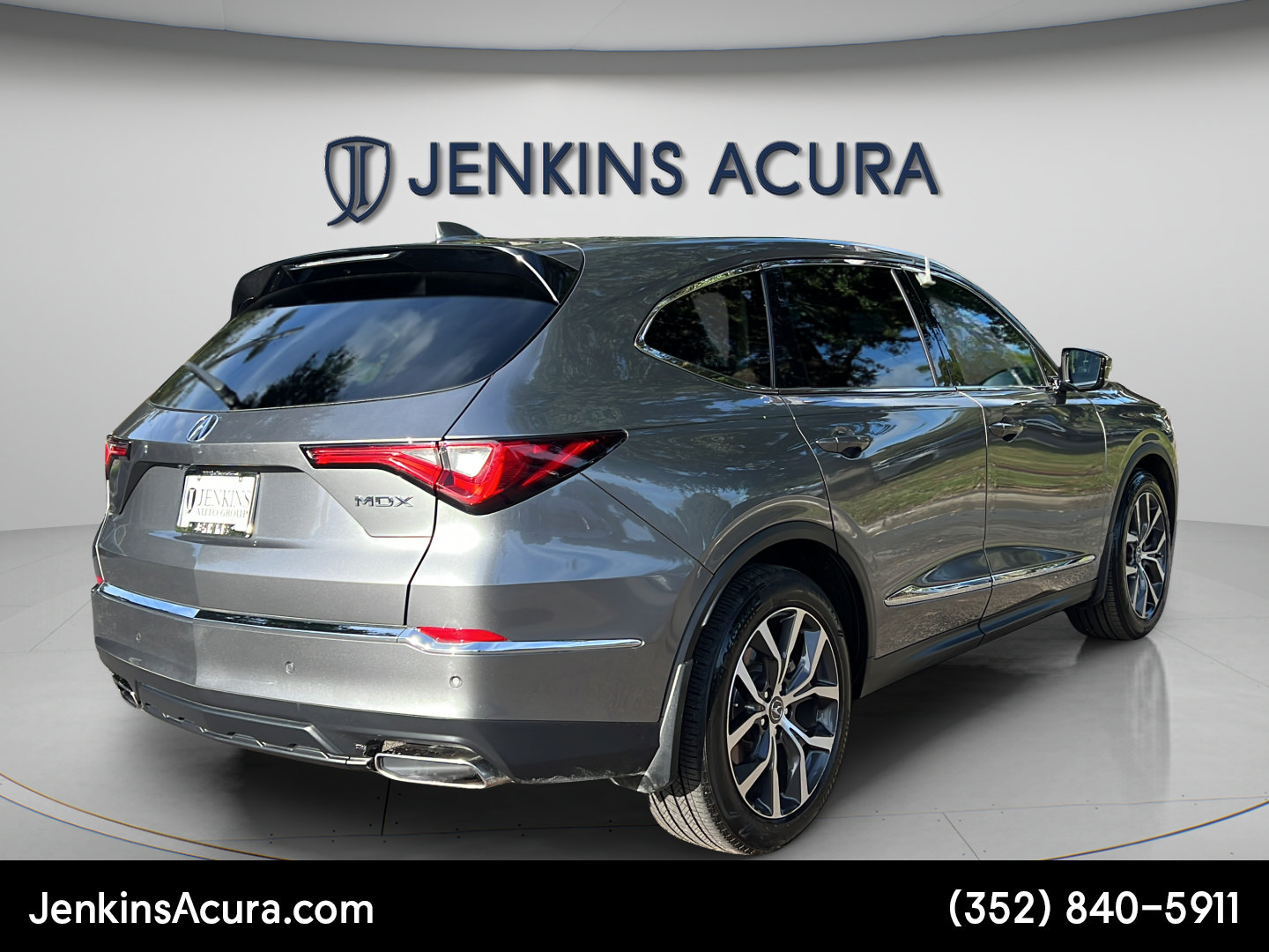 Used 2023 Acura MDX w/ Technology Package FWD image 3