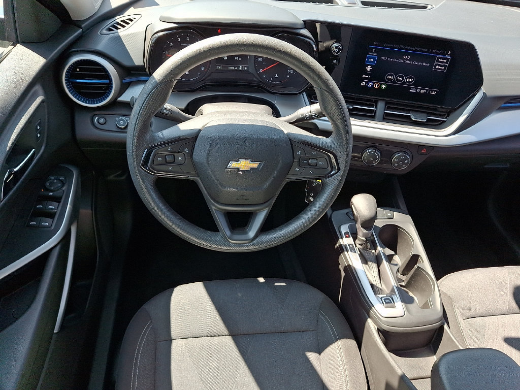 Used 2025 Chevrolet Trax LS FWD image 11