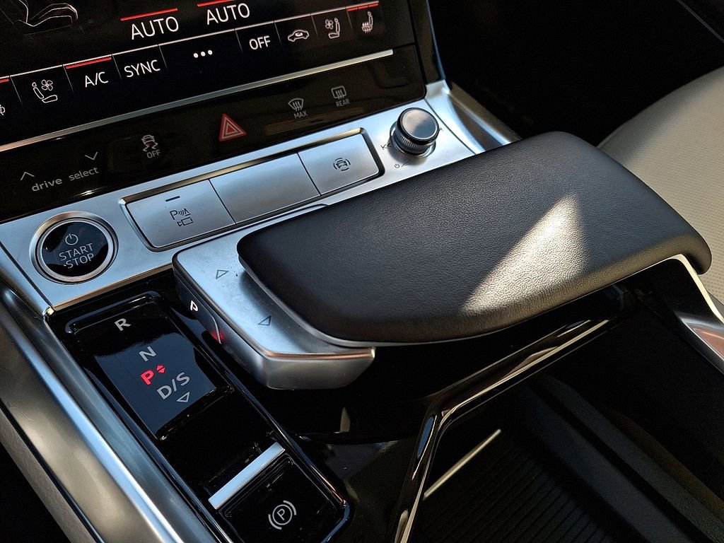 Used 2024 Audi Q8 e-tron Premium Plus image 15