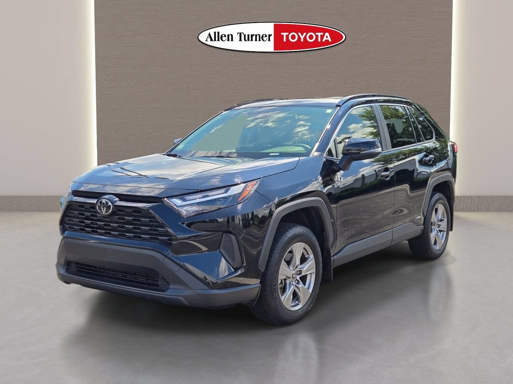 Used 2025 Toyota RAV4 LE AWD/4WD image 3
