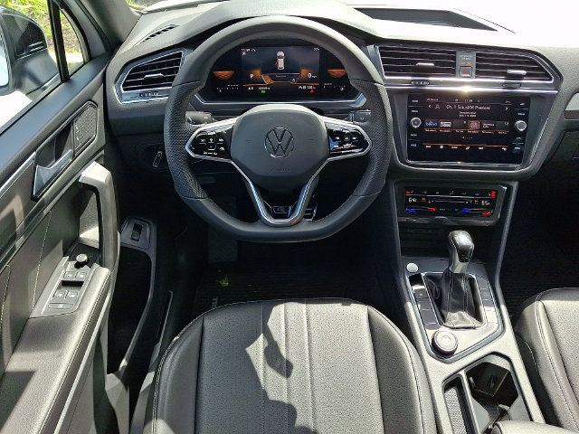 Used 2022 Volkswagen Tiguan SE R-Line AWD/4WD image 11