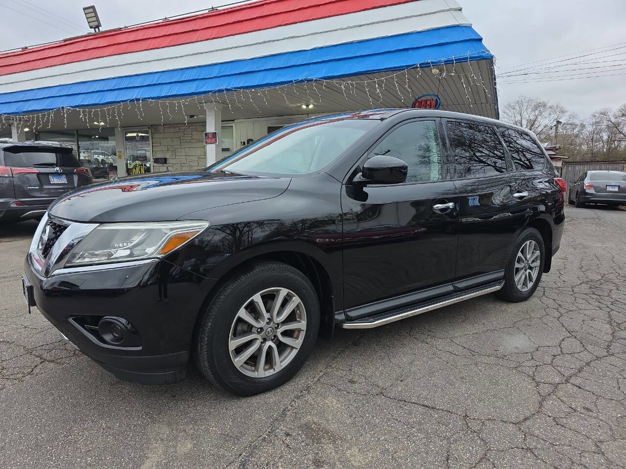 Used 2014 Nissan Pathfinder S image 2