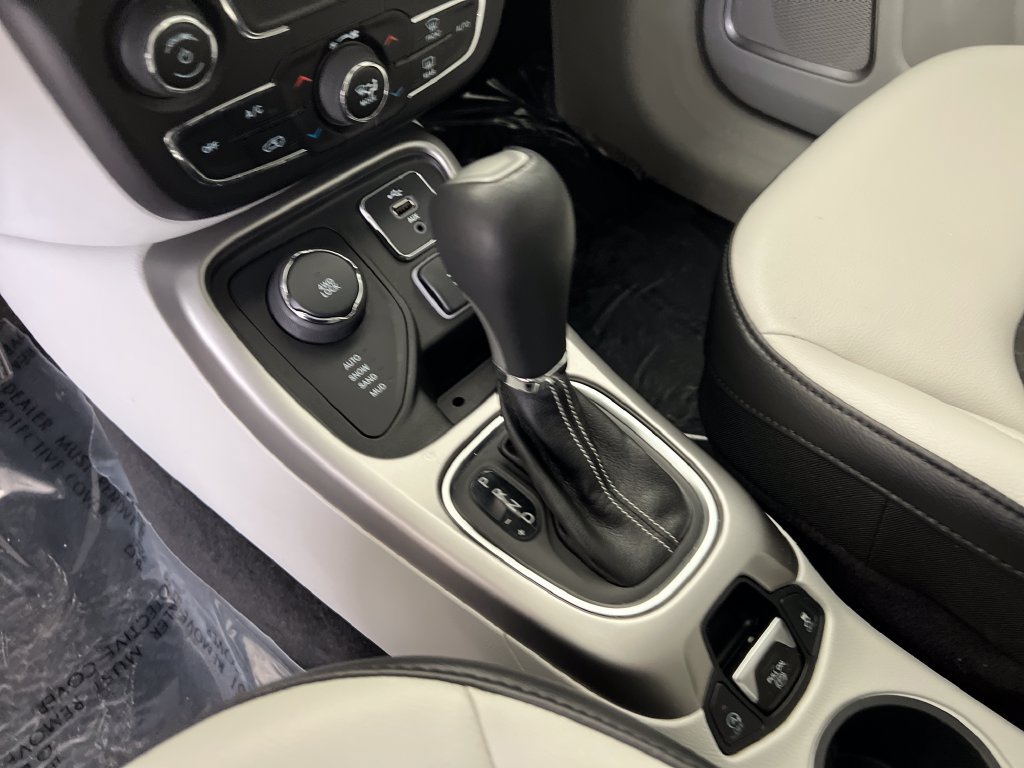 Used 2018 Jeep Compass Latitude w/ Popular Equipment Group AWD/4WD image 25