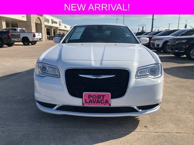 Used 2023 Chrysler 300 Touring image 2