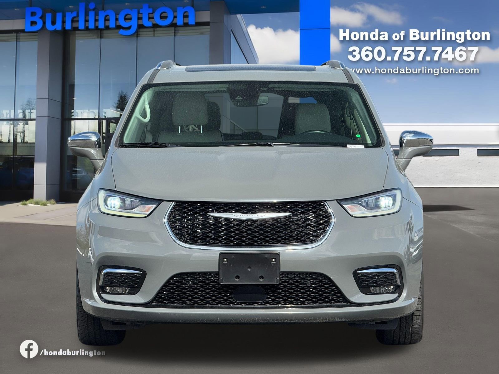 Used 2021 Chrysler Pacifica Limited w/ Premium & Safety Sphere Group AWD/4WD image 10