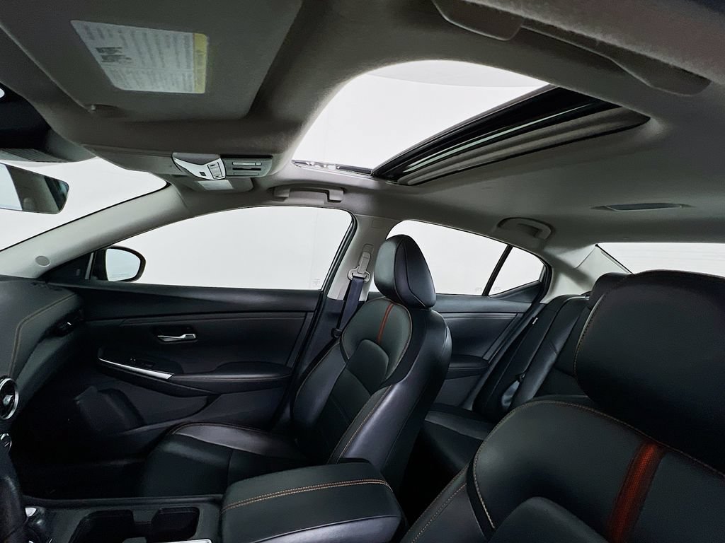 Used 2023 Nissan Sentra SR w/ SR Premium Package FWD image 21