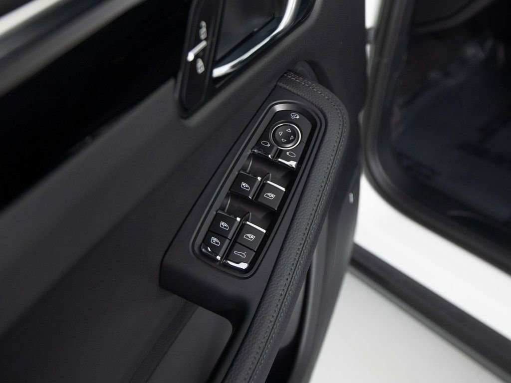 Certified 2025 Porsche Macan image 21