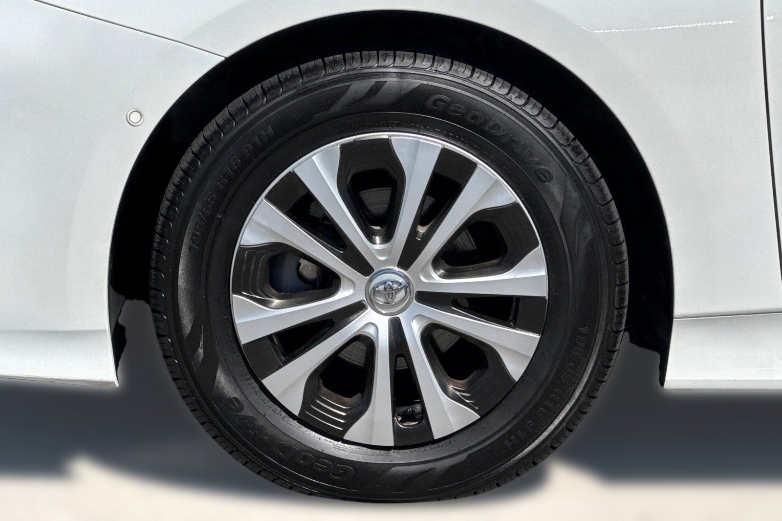 Certified 2022 Toyota Prius LE FWD image 13