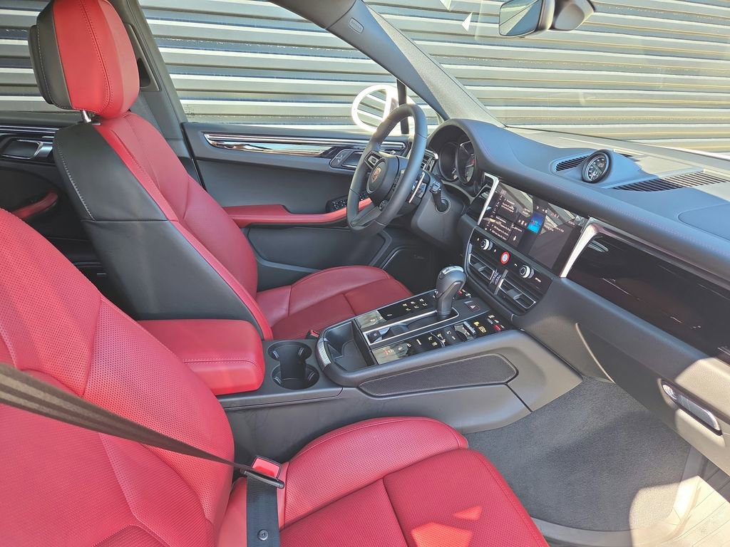 Certified 2025 Porsche Macan S image 18