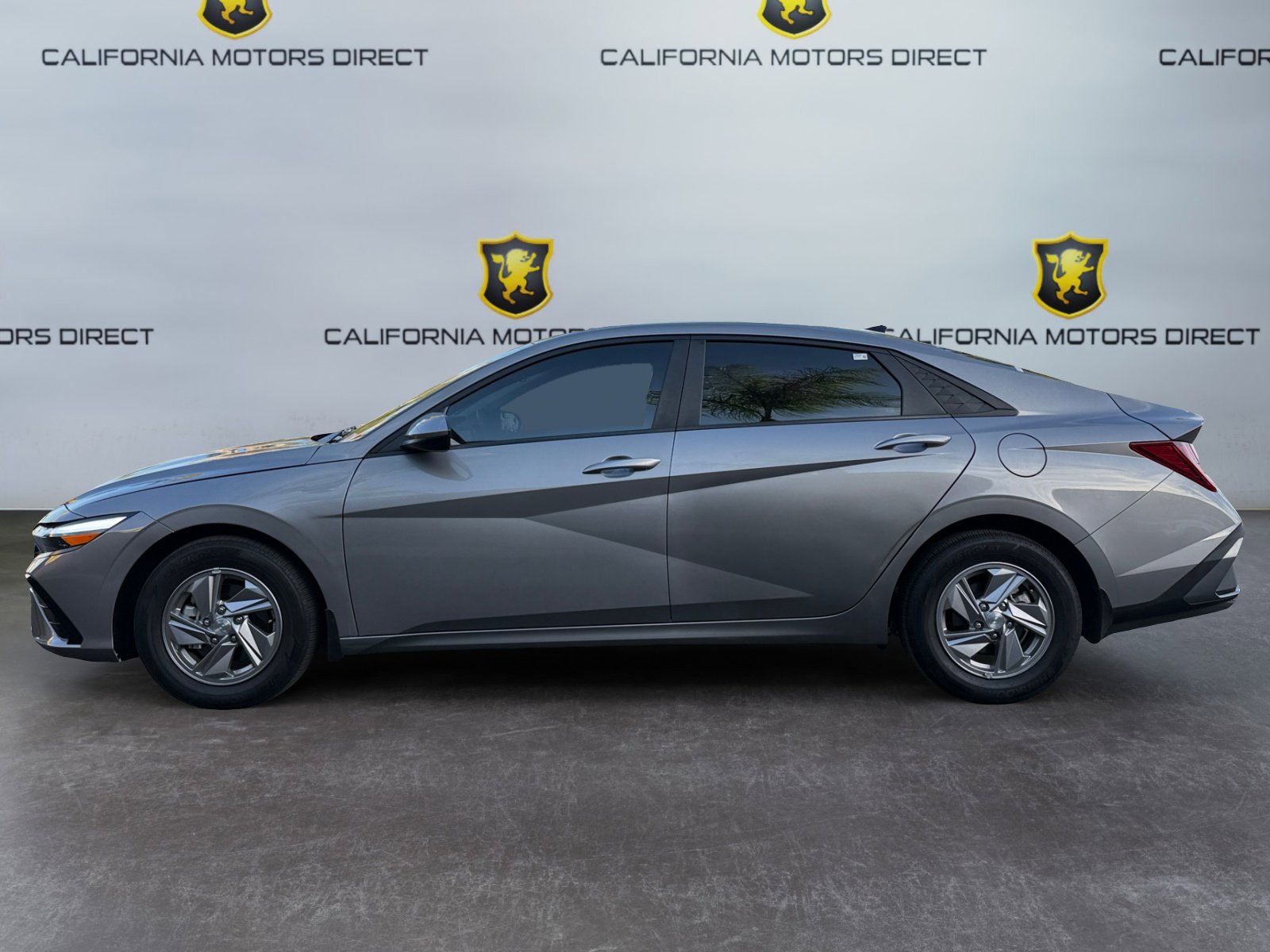 Used 2024 Hyundai Elantra SE image 2