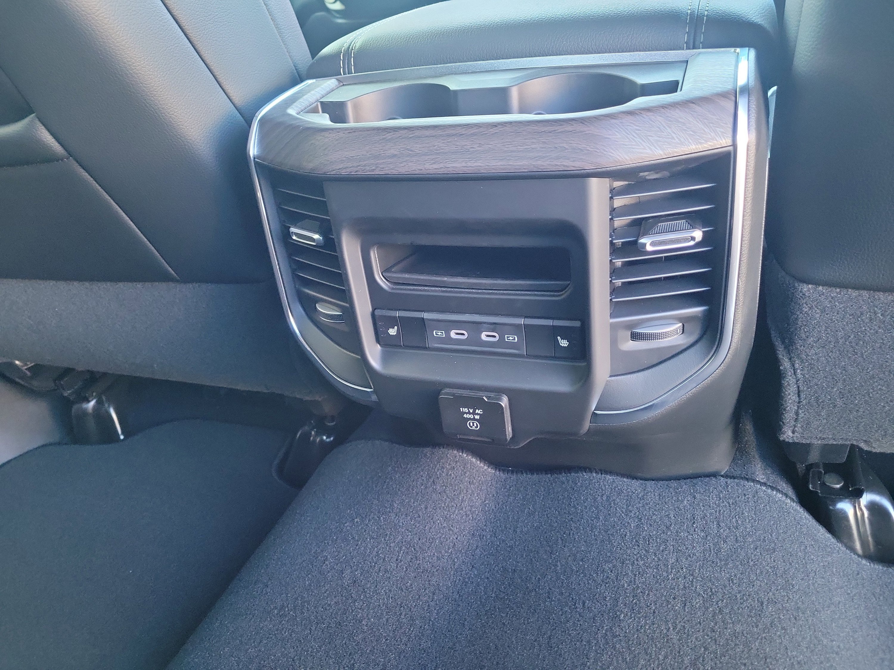 New 2026 RAM 2500 Laramie AWD/4WD image 16