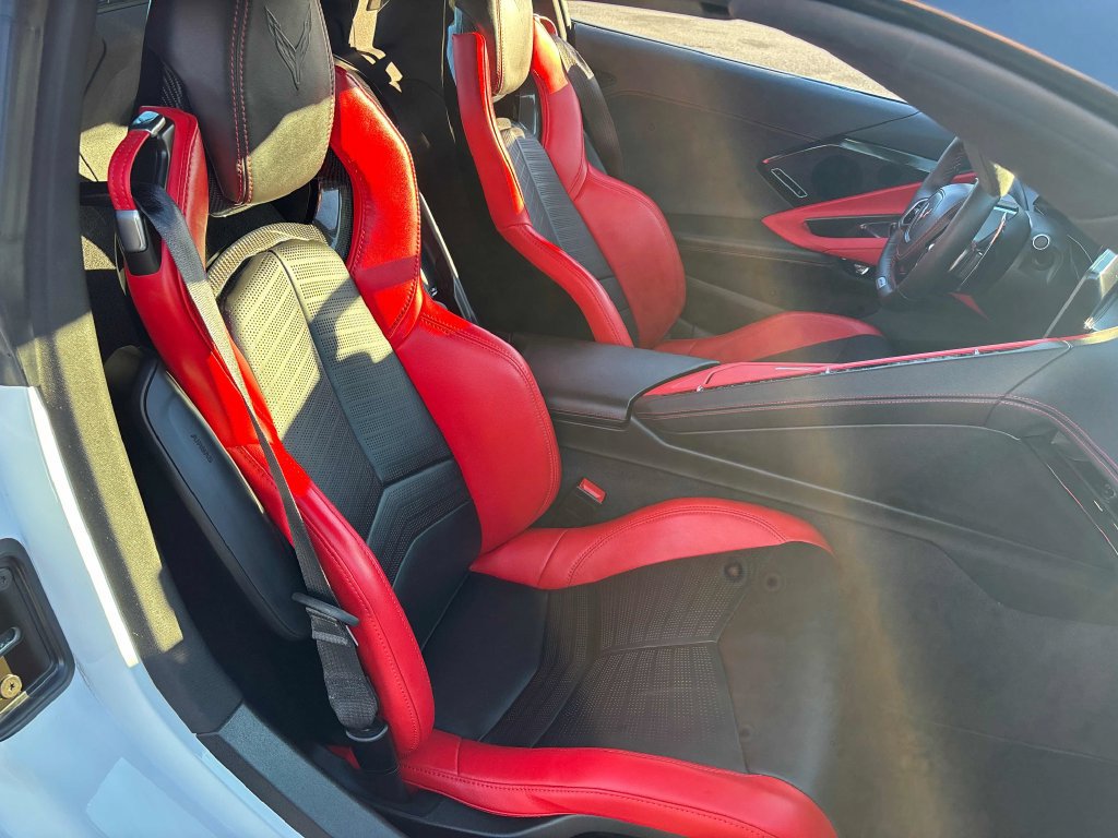 Used 2025 Chevrolet Corvette Z06 RWD image 18