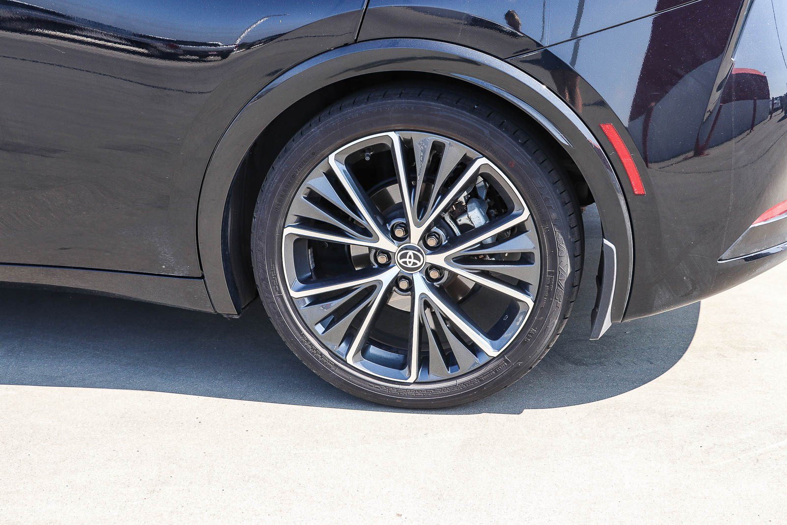 Certified 2024 Toyota Prius XLE FWD image 9