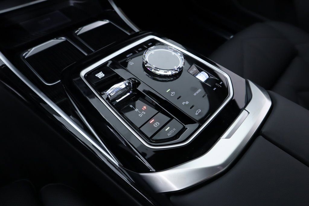 New 2025 BMW 740i xDrive AWD/4WD image 9