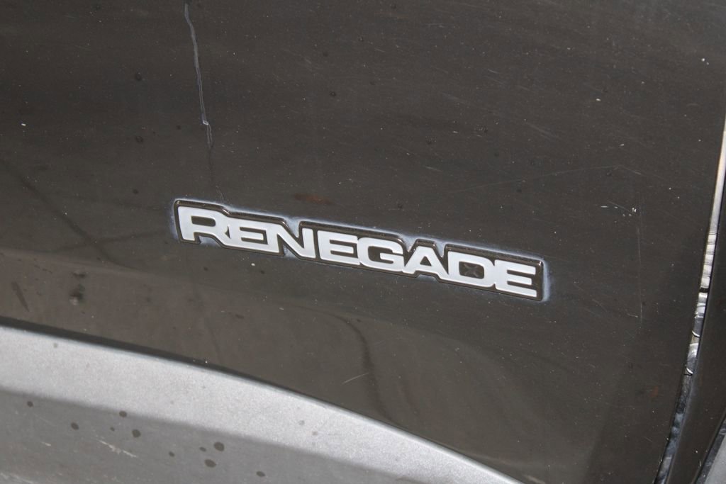 Used 2017 Jeep Renegade Latitude w/ Cold Weather Group image 12