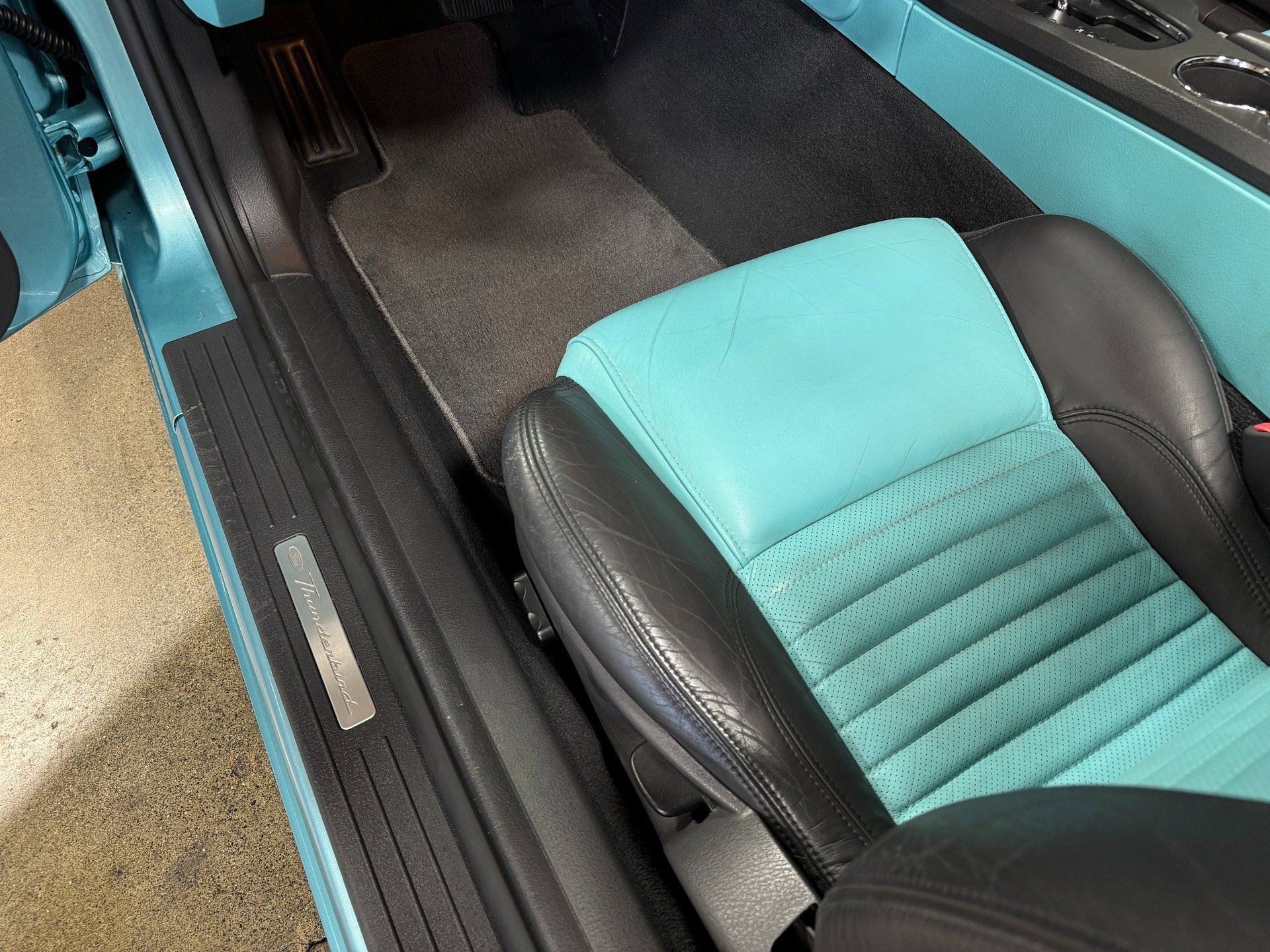 Used 2002 Ford Thunderbird image 36