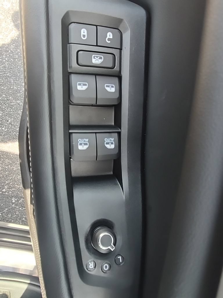 New 2026 Jeep Grand Cherokee Limited w/ Luxury Tech Group II RWD image 23