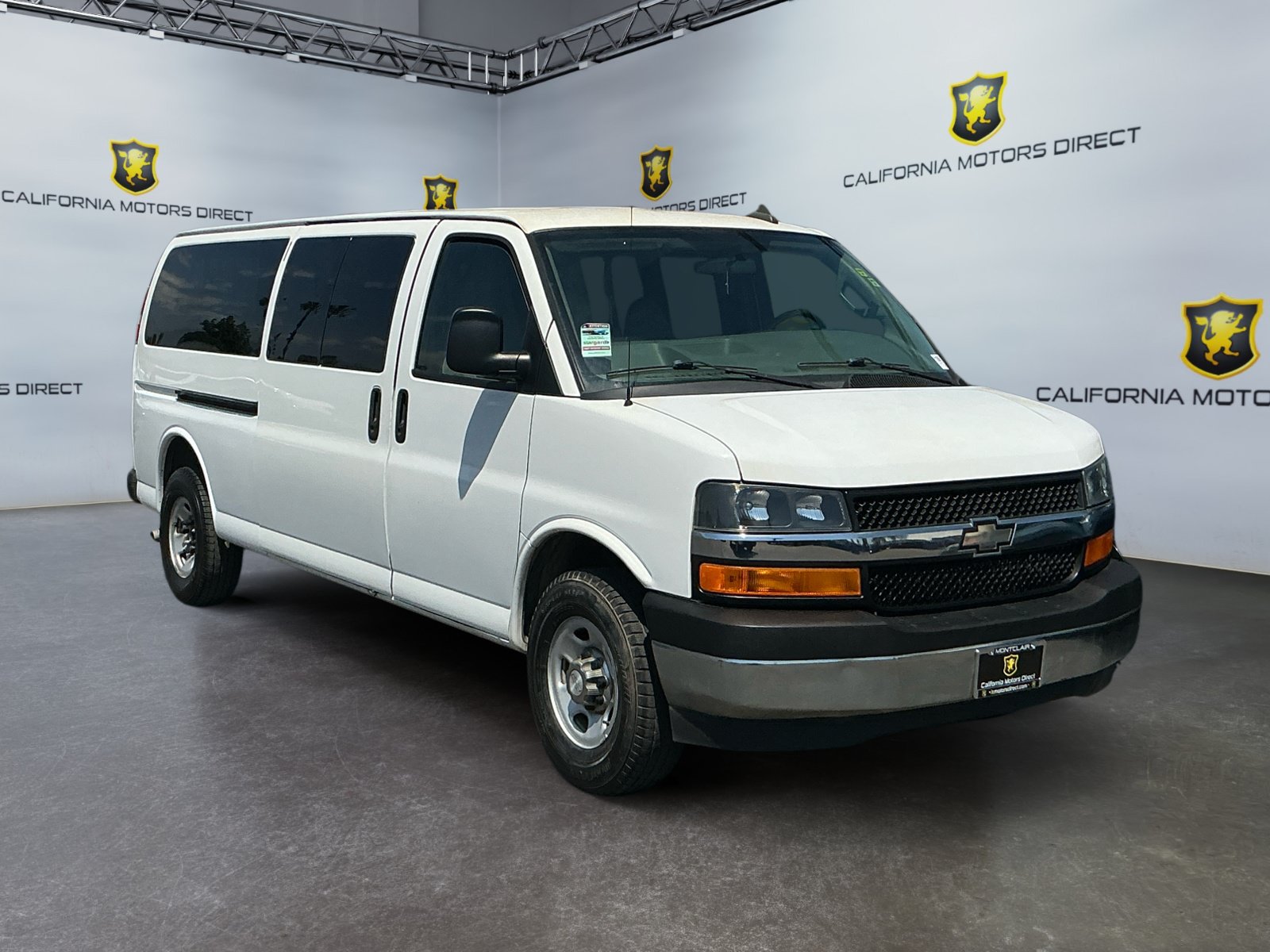 Used 2017 Chevrolet Express 3500 LT w/ LT Preferred Equipment Group RWD image 7