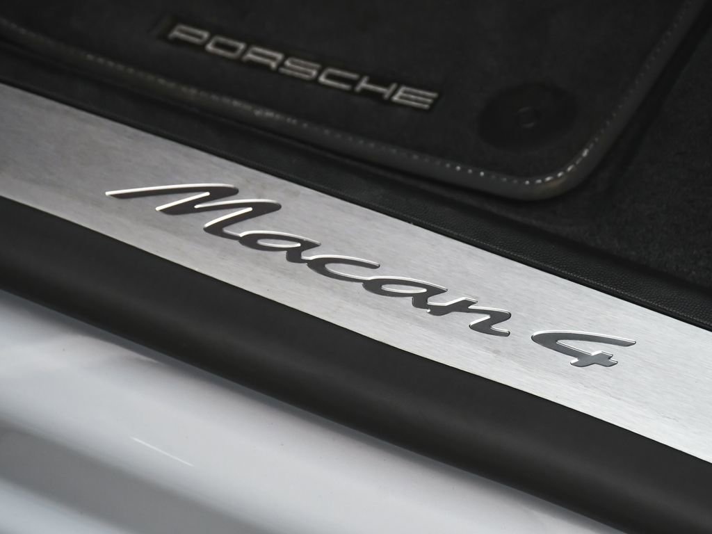 Used 2025 Porsche Macan 4 Electric AWD/4WD image 12