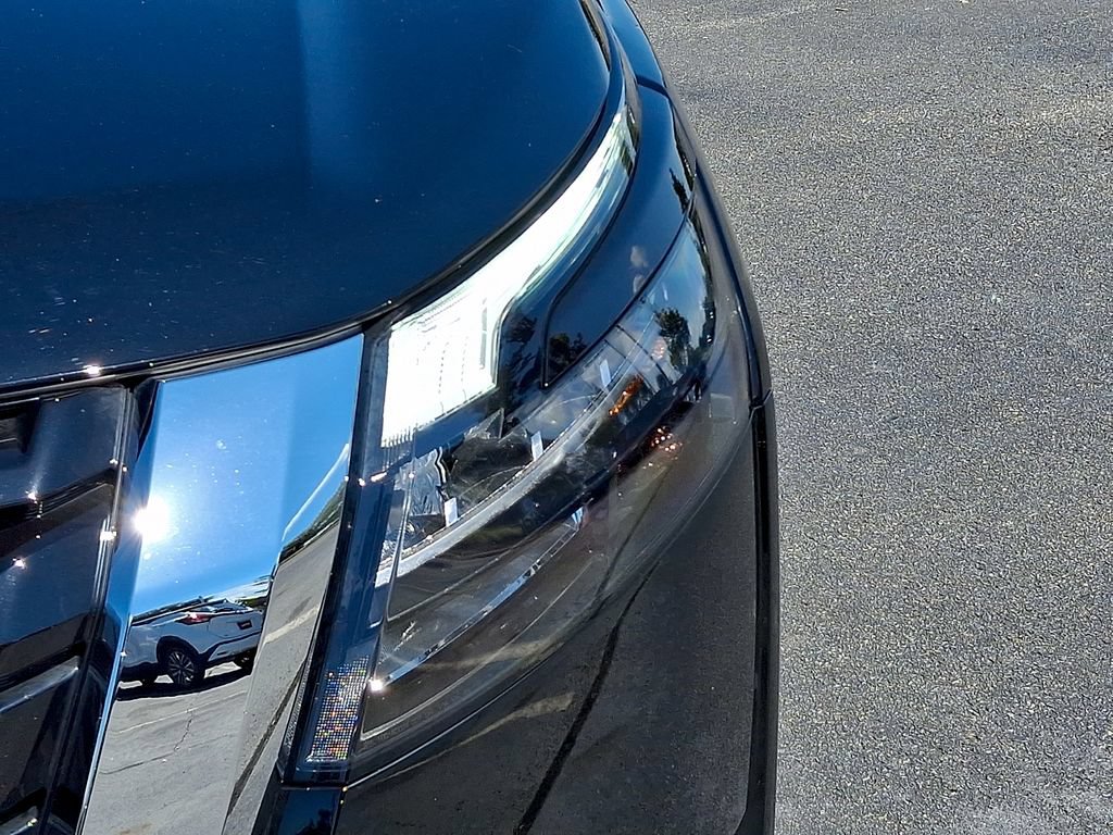 Used 2025 Nissan Pathfinder Platinum w/ Cargo Package AWD/4WD image 9