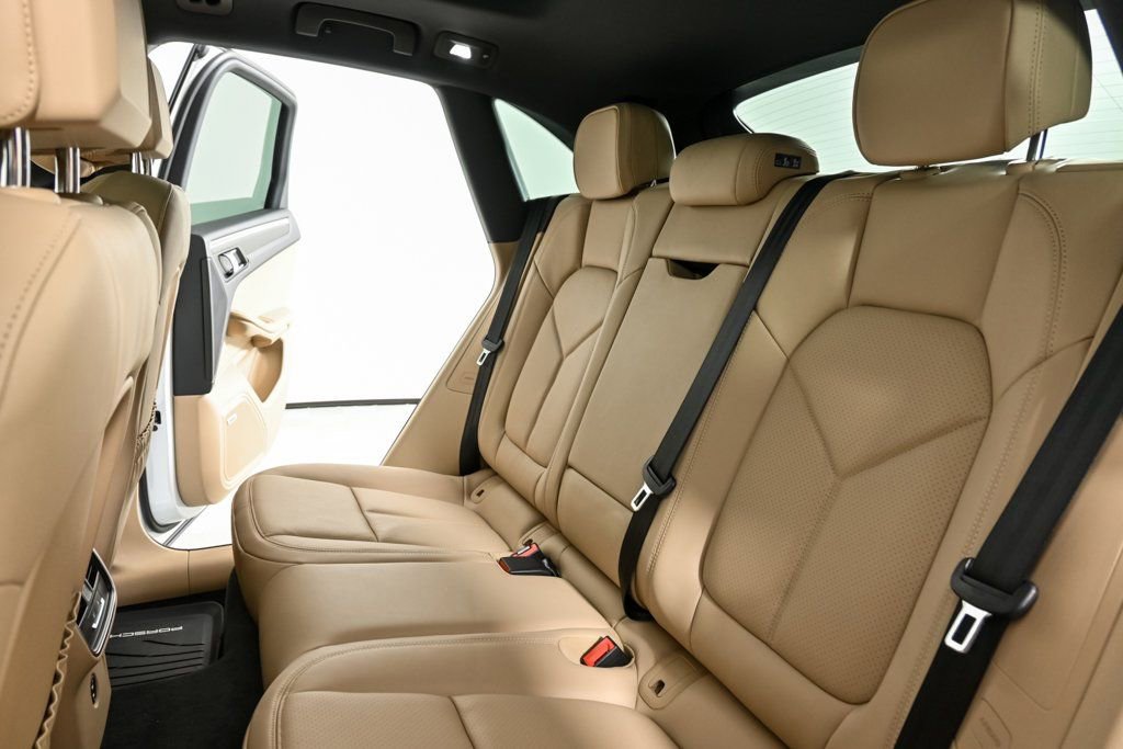 New 2026 Porsche Macan image 22