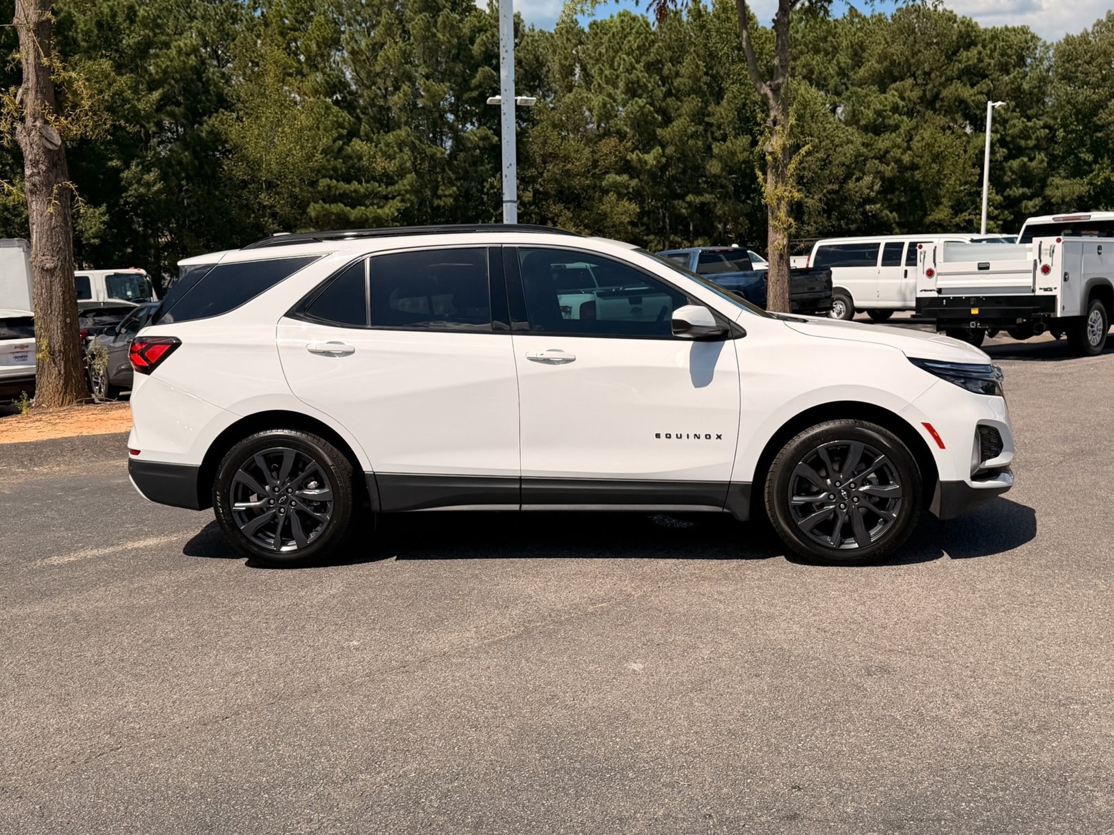 Used 2023 Chevrolet Equinox RS FWD image 13