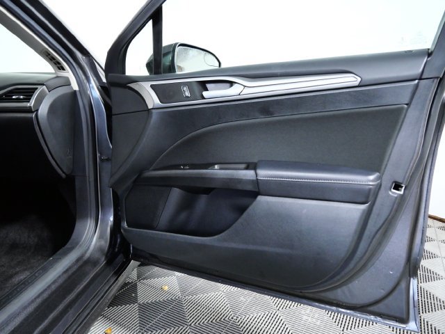 Certified 2017 Ford Fusion SE FWD image 10