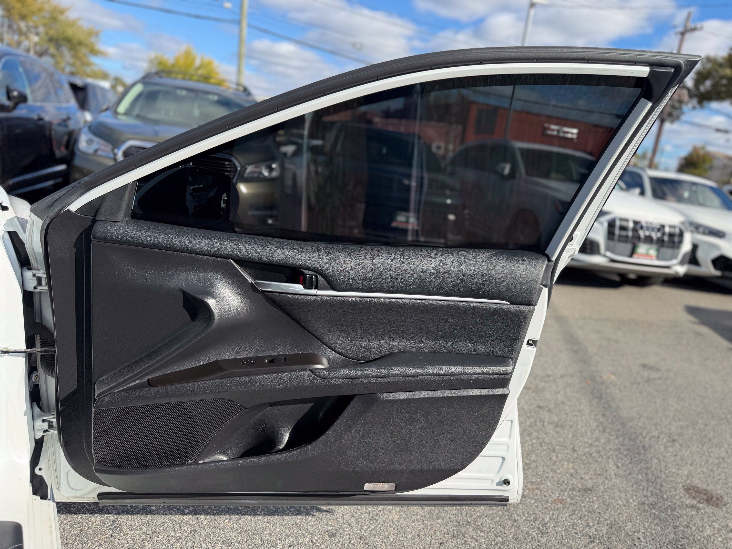 Used 2021 Toyota Camry XLE w/ Navigation Upgrade Package FWD image 23