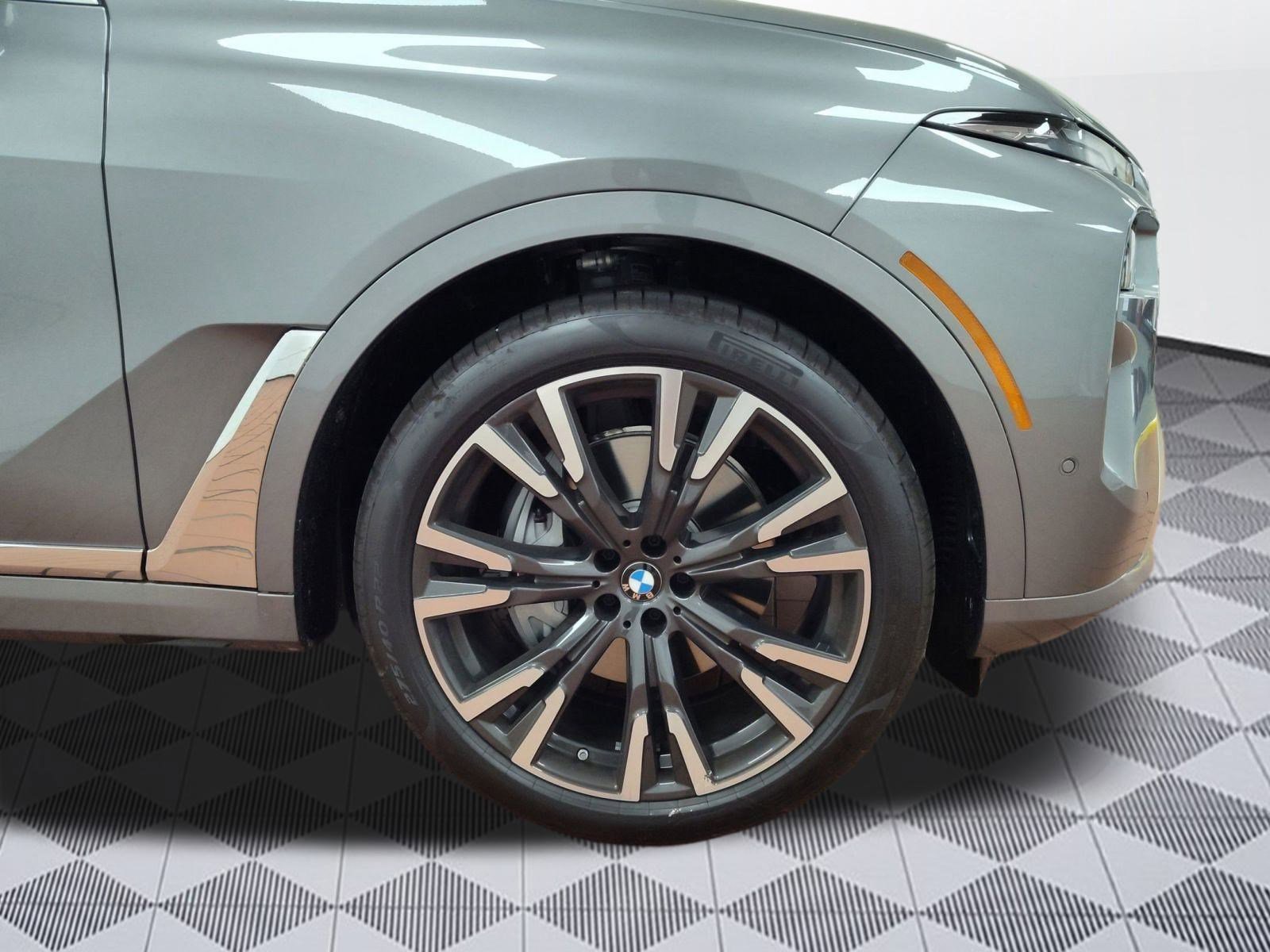 Used 2025 BMW X7 xDrive40i w/ Premium Package image 29