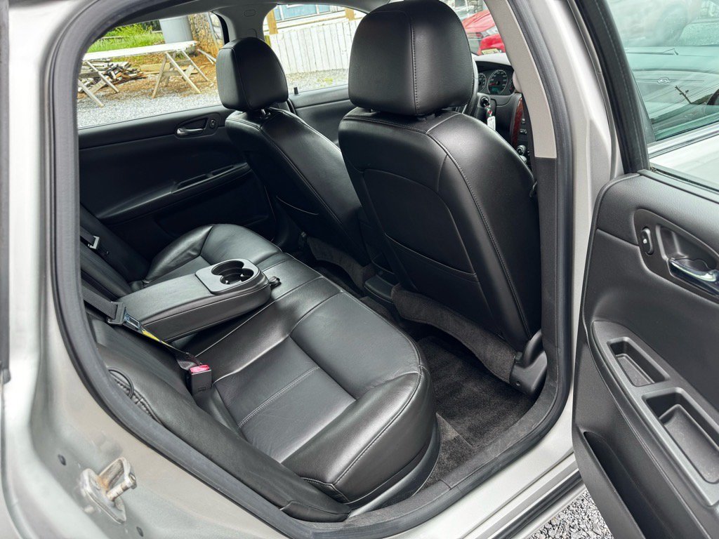 Used 2007 Chevrolet Impala SS FWD image 25