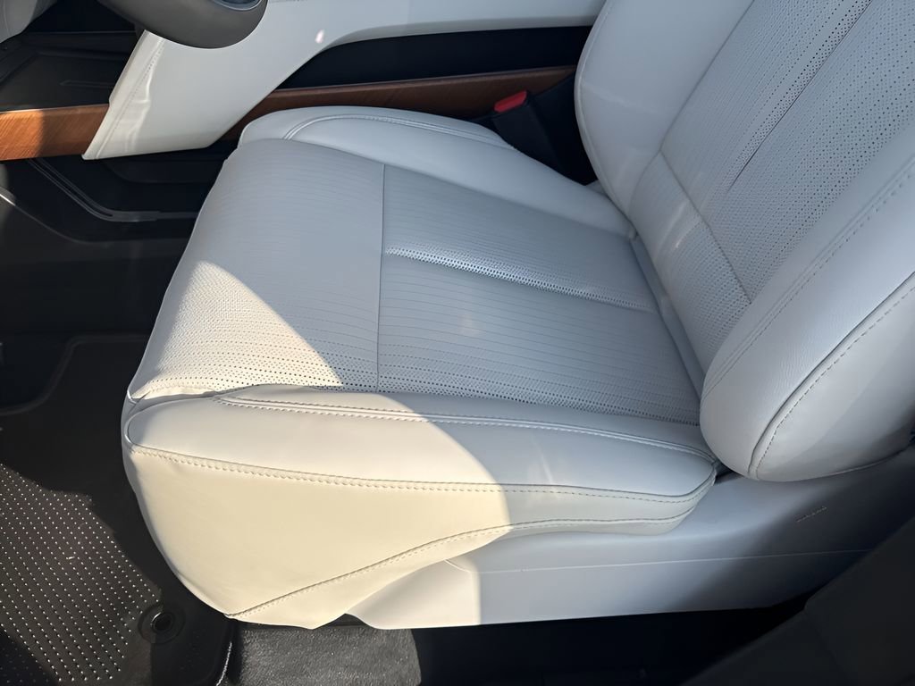 New 2026 Cadillac Vistiq Luxury image 17