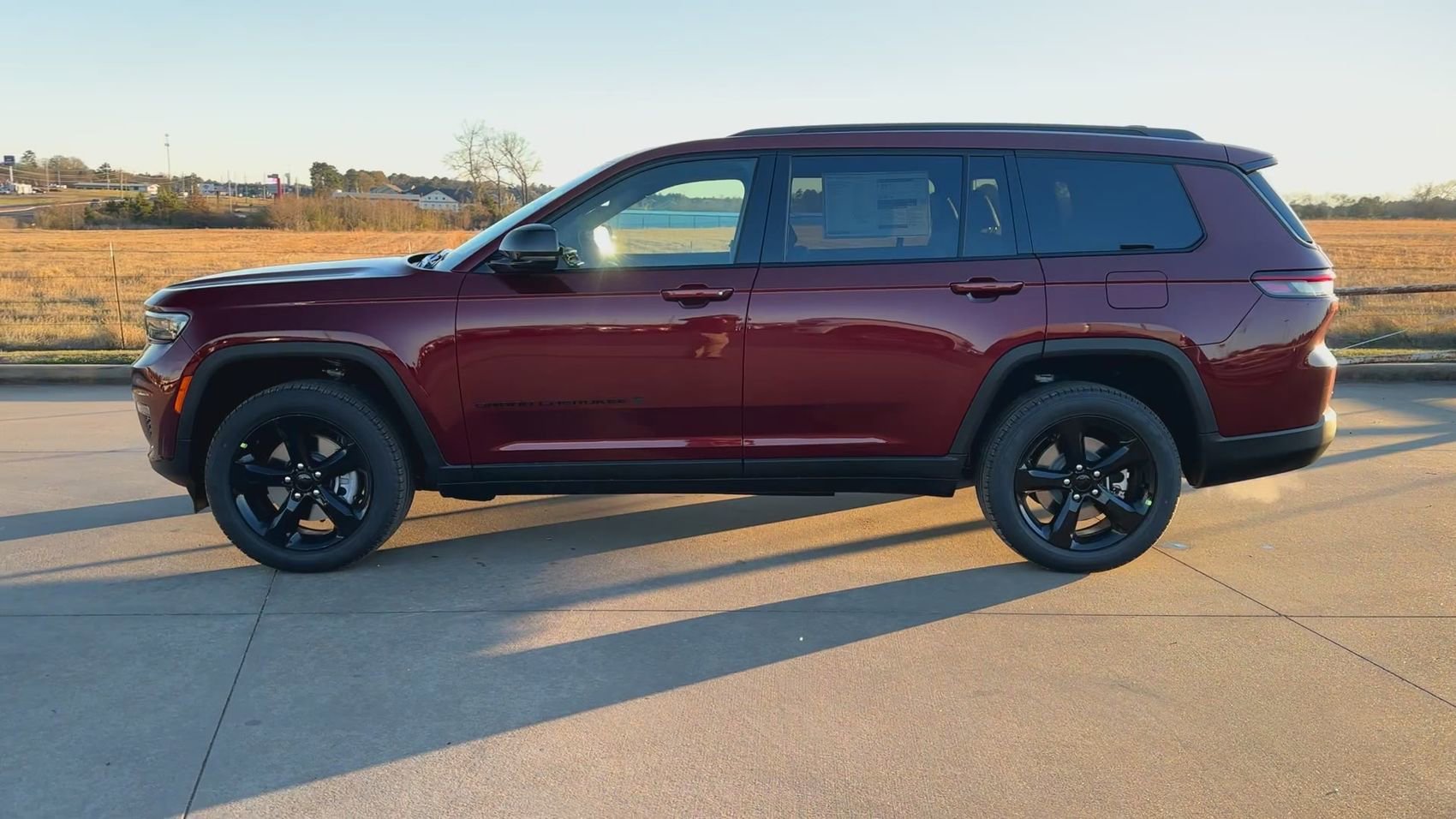 New 2025 Jeep Grand Cherokee L Limited w/ Black Appearance Package AWD/4WD image 5