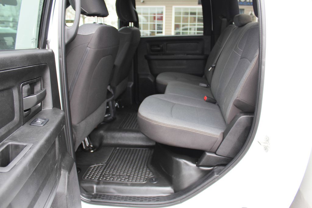 Used 2024 RAM 3500 Tradesman w/ Chrome Appearance Group image 29