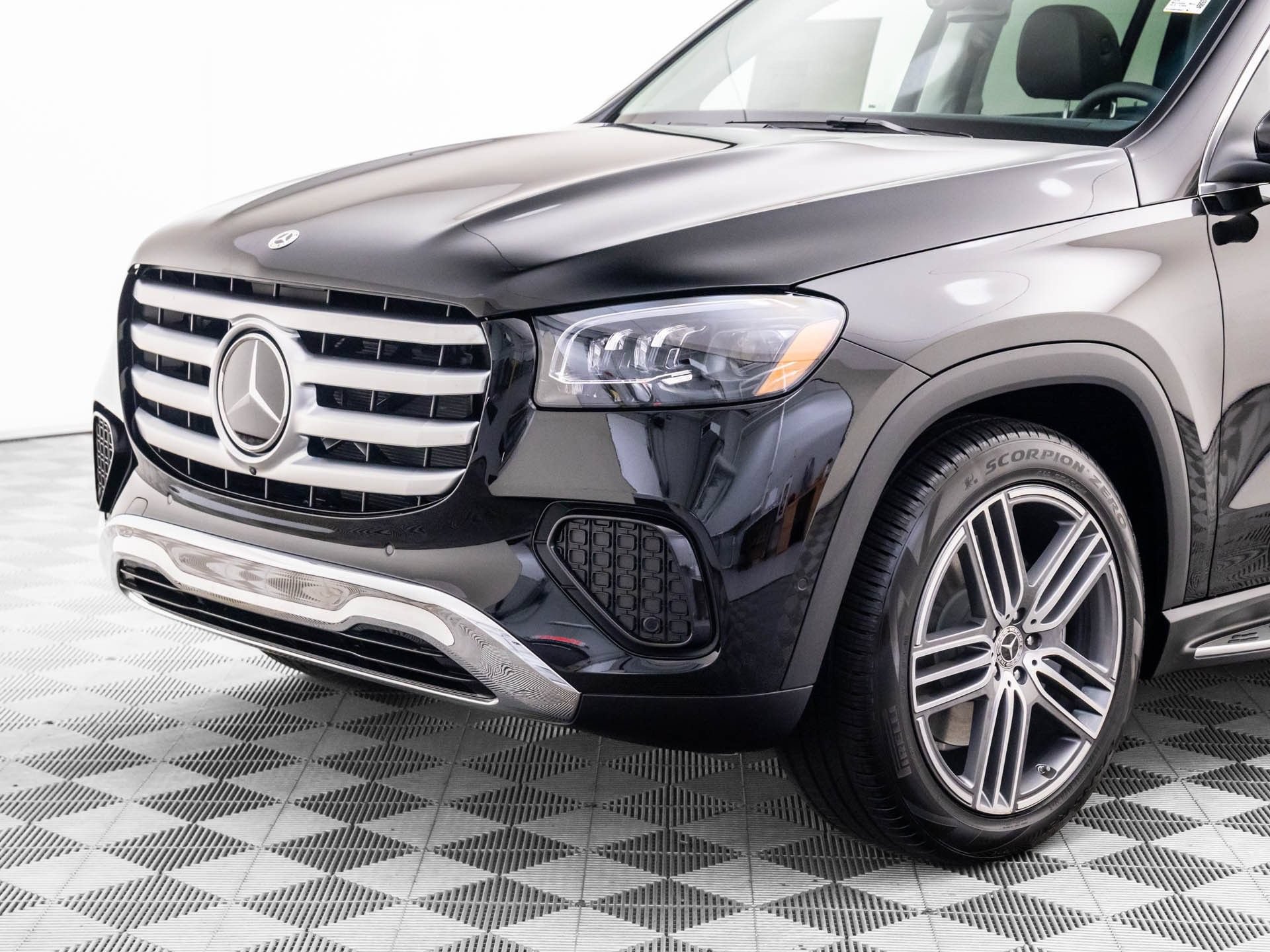 New 2026 Mercedes-Benz GLS 450 4MATIC image 33