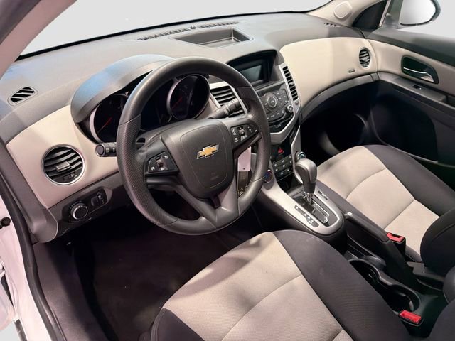 Used 2013 Chevrolet Cruze LS FWD image 10