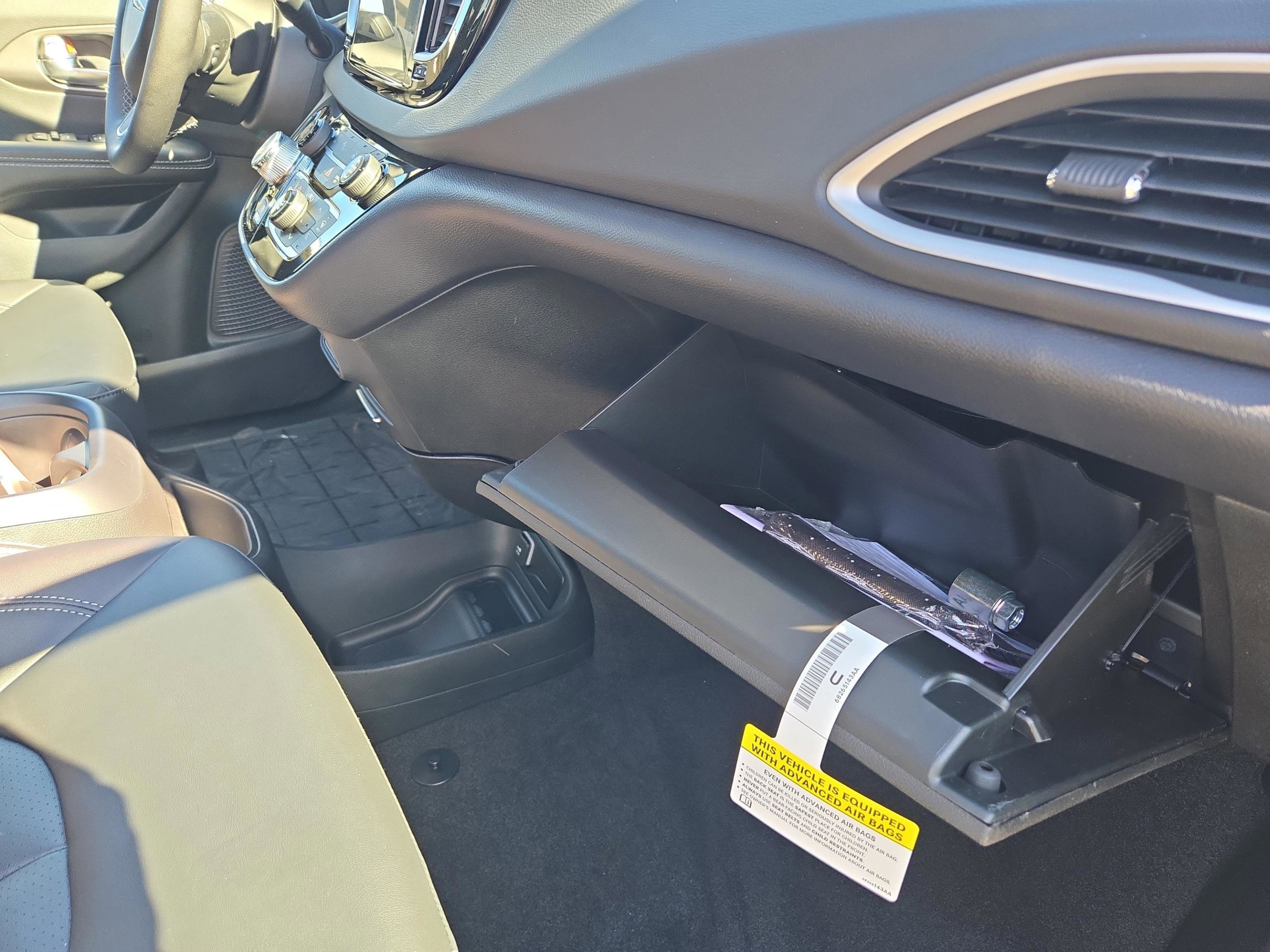 New 2026 Chrysler Voyager LX image 27