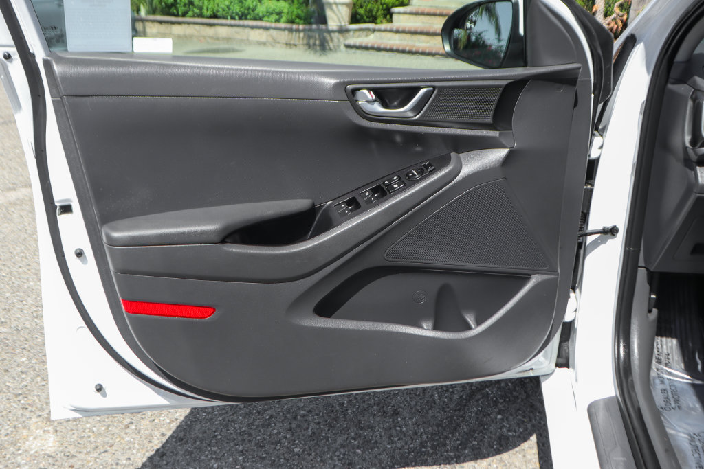 Used 2019 Hyundai Ioniq Electric FWD image 14