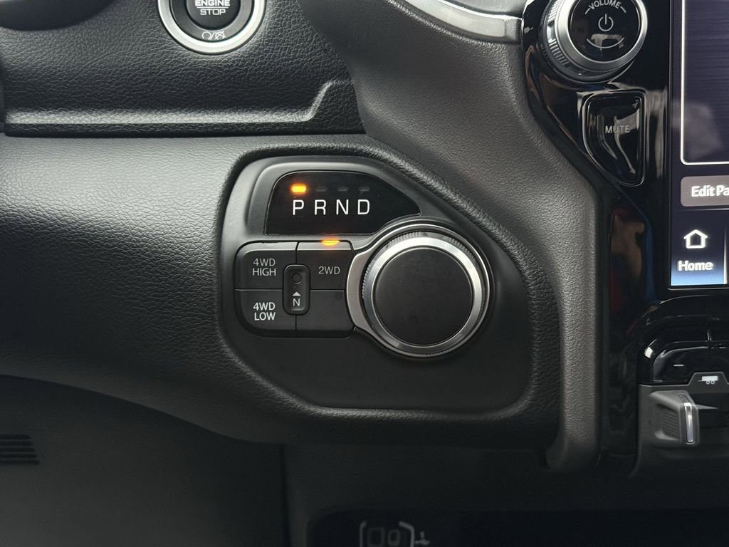 Used 2024 RAM 2500 Big Horn w/ Sport Appearance Package image 26