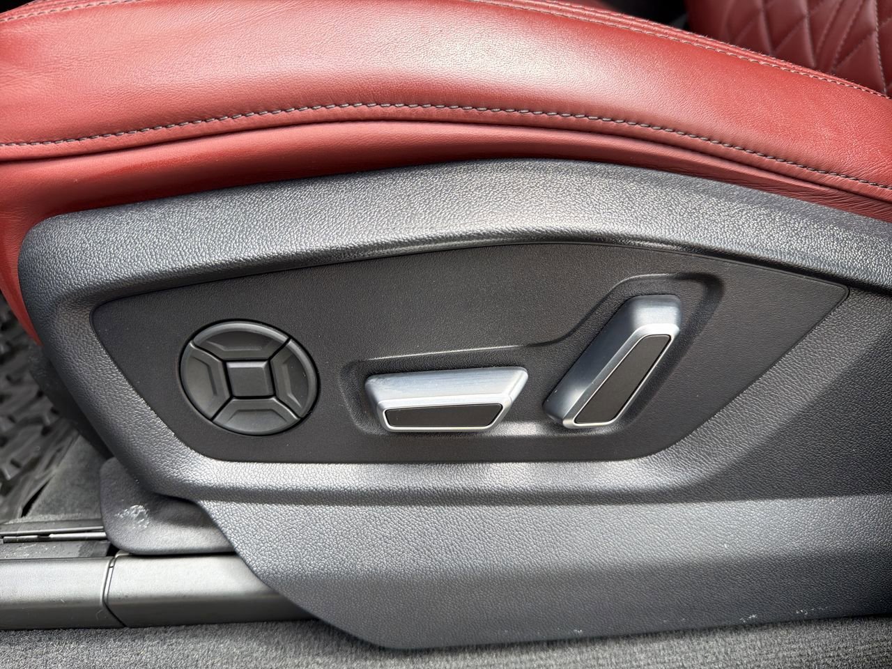 Used 2024 Audi SQ7 Premium Plus AWD/4WD image 21