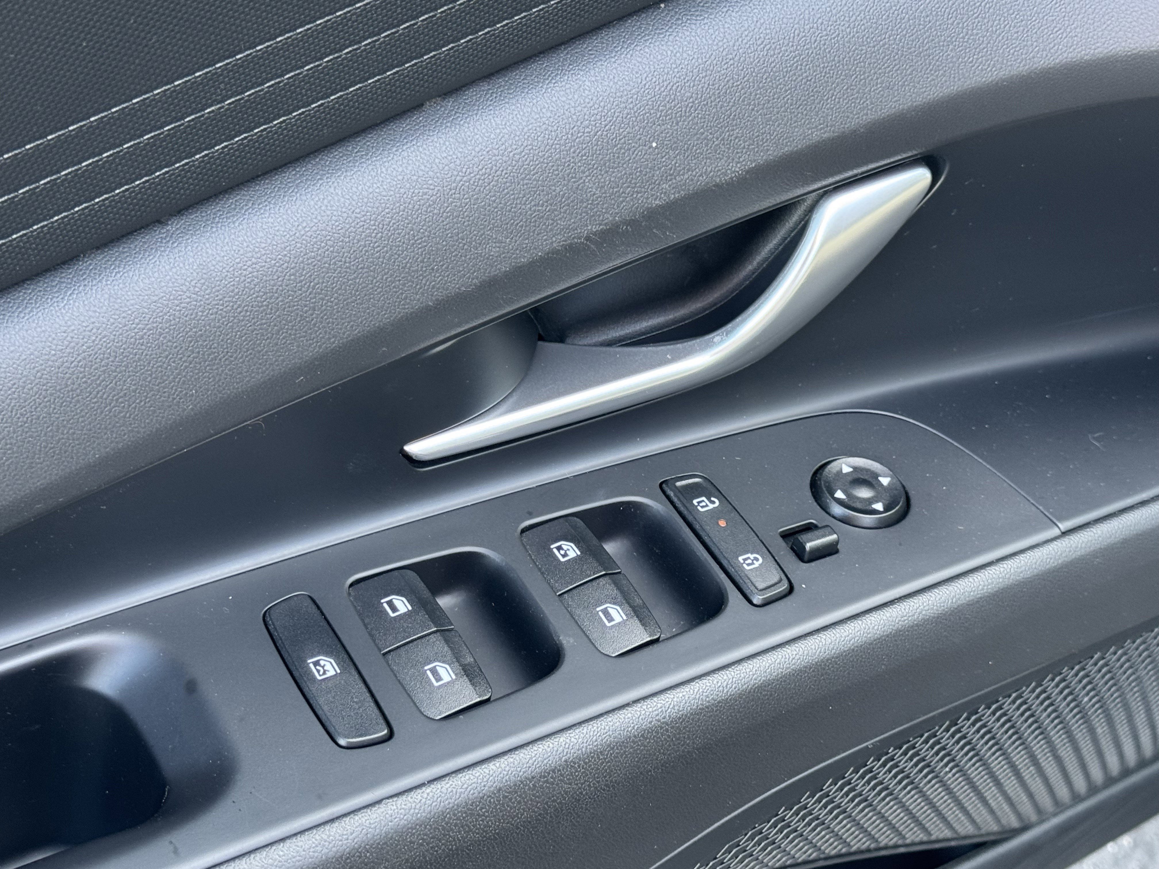 Used 2024 Hyundai Elantra SEL image 15