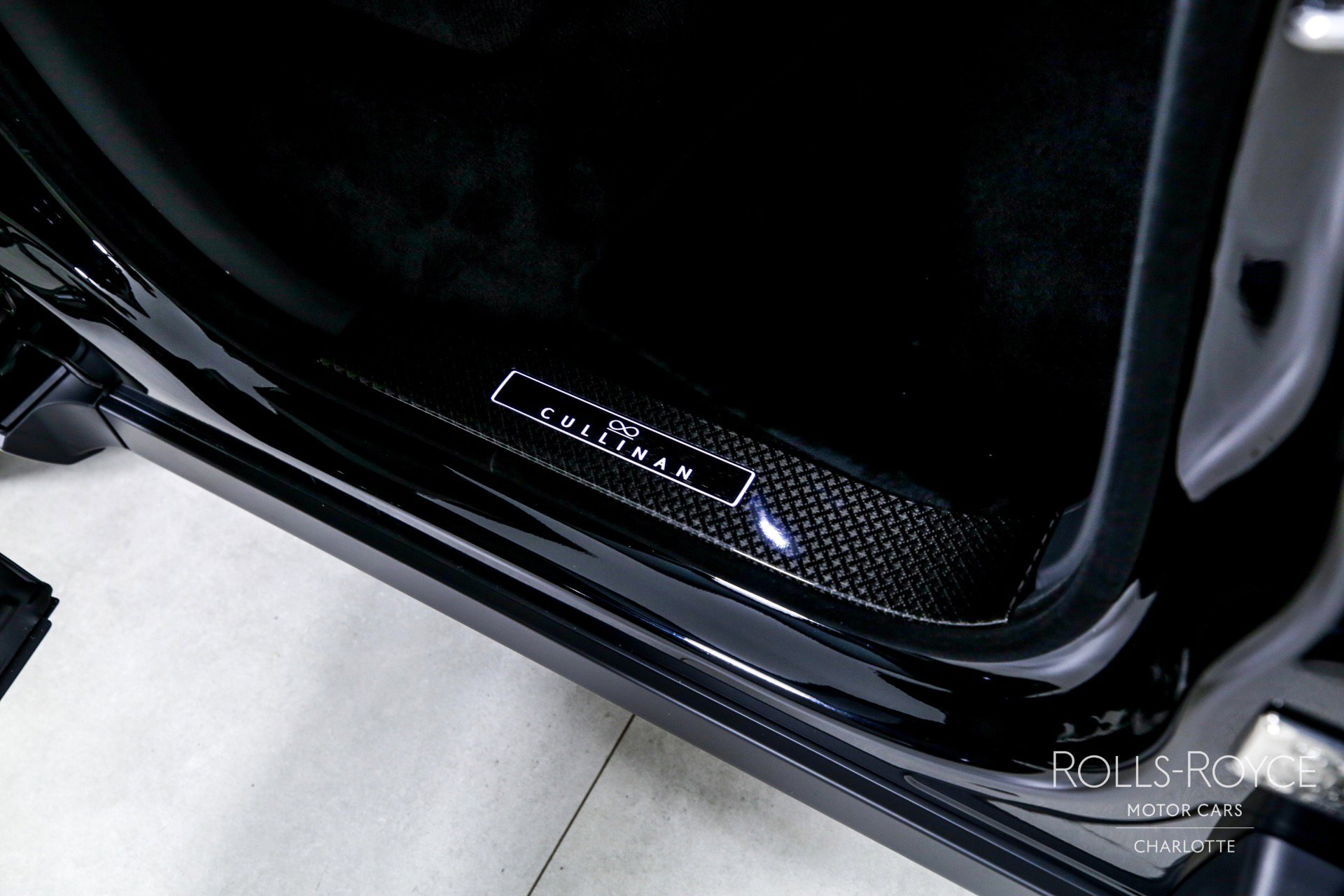 Certified 2024 Rolls-Royce Cullinan Black Badge w/ Dark Exterior Package image 33