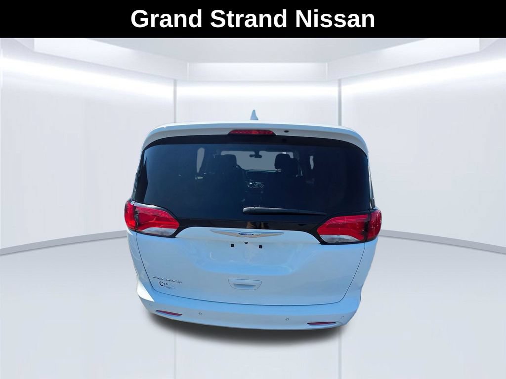 Used 2018 Chrysler Pacifica LX FWD image 8