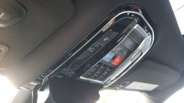 Used 2022 Jeep Grand Cherokee Overland w/ Advanced Protech Group III image 25