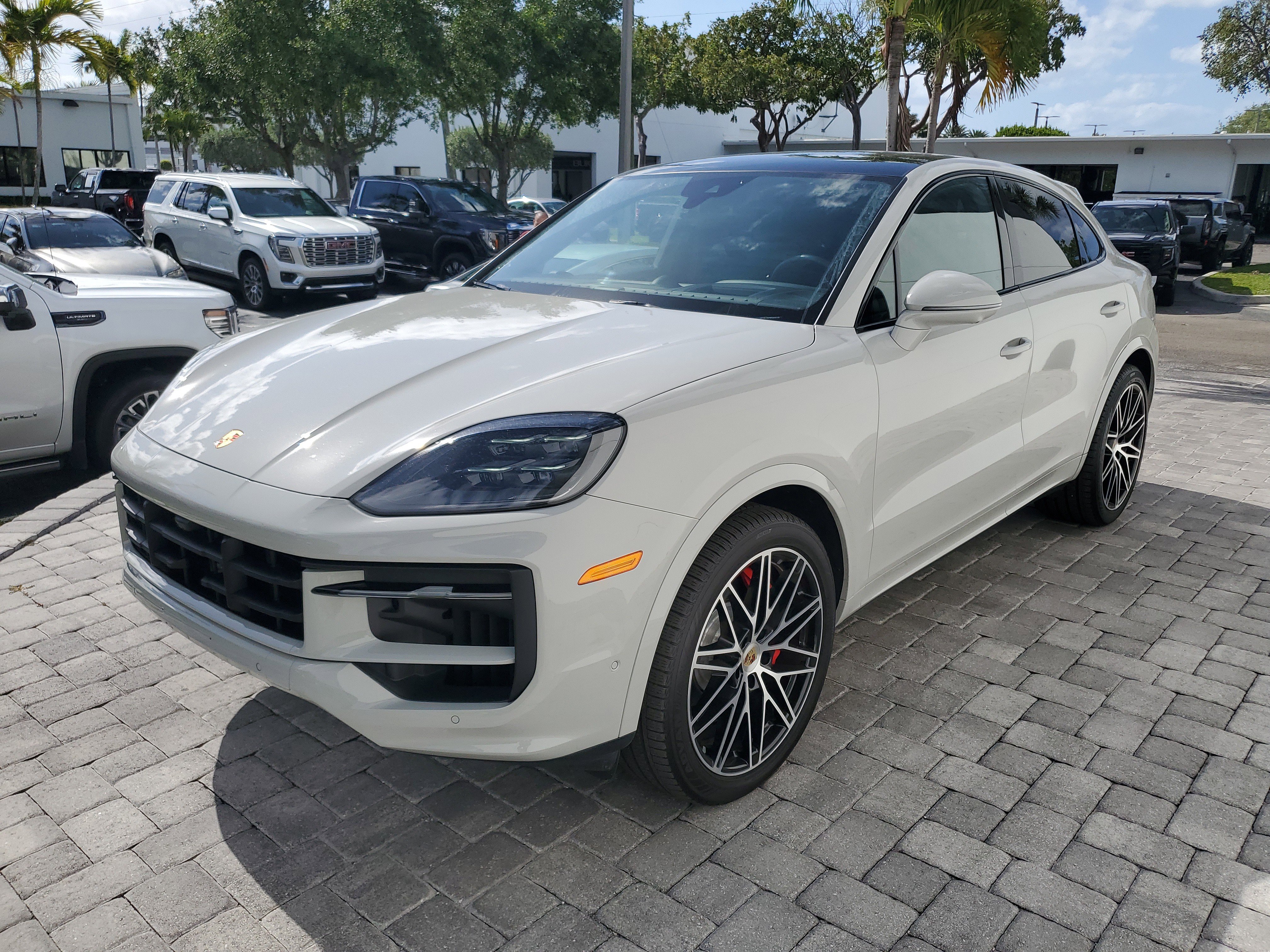 Used 2024 Porsche Cayenne S image 3