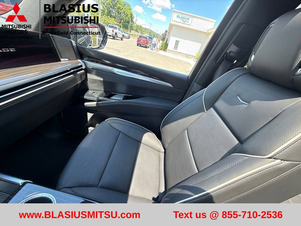 Used 2026 Cadillac Escalade Luxury AWD/4WD image 37