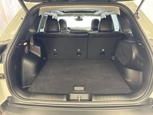 Used 2022 Jeep Cherokee Latitude Lux w/ Sun & Sound Group AWD/4WD image 24