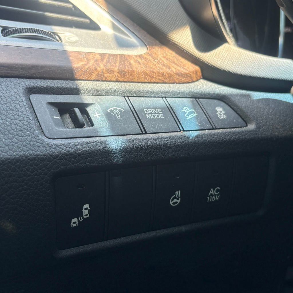 Used 2017 Hyundai Santa Fe SE image 27