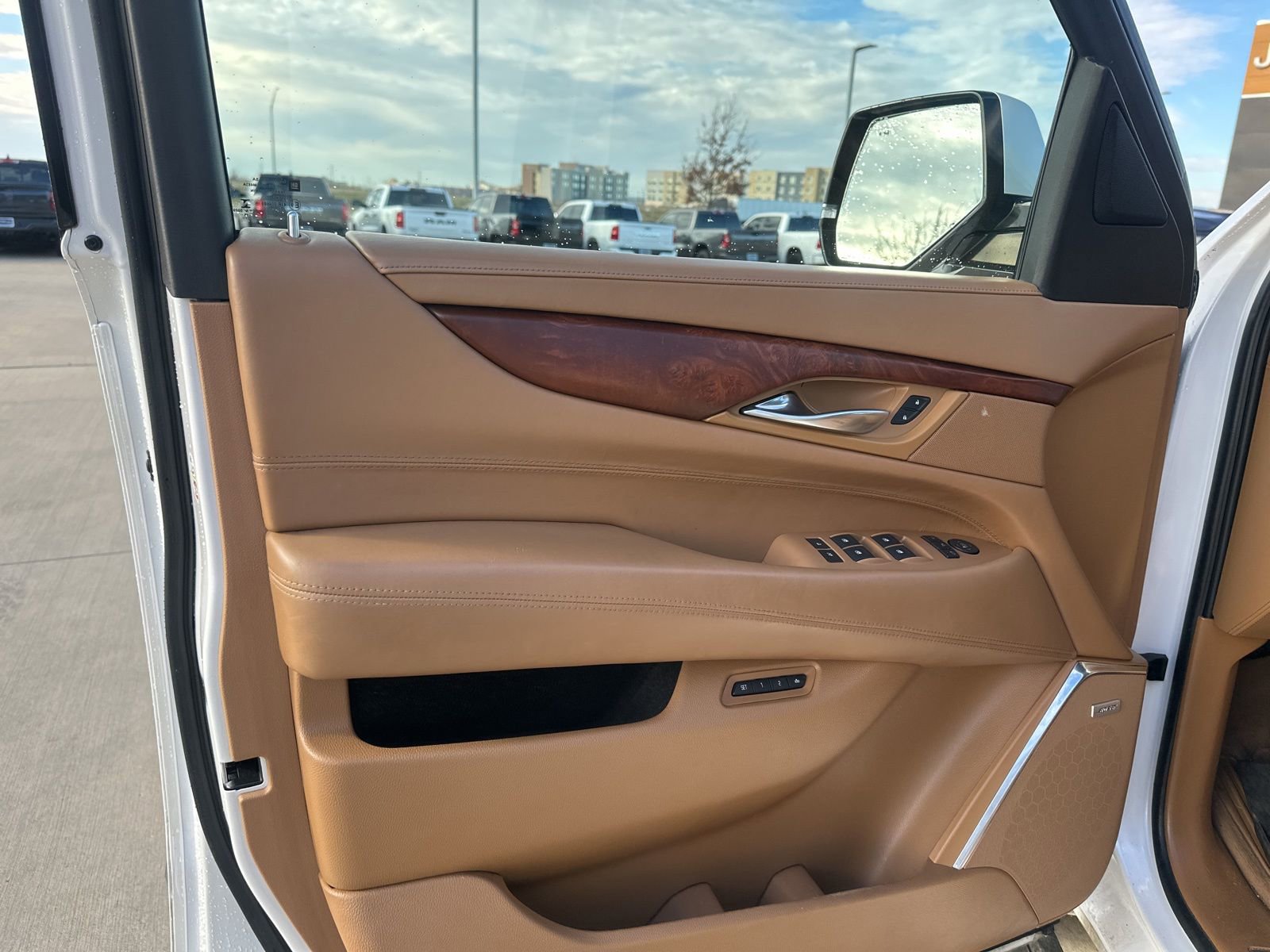 Used 2017 Cadillac Escalade ESV Platinum image 10