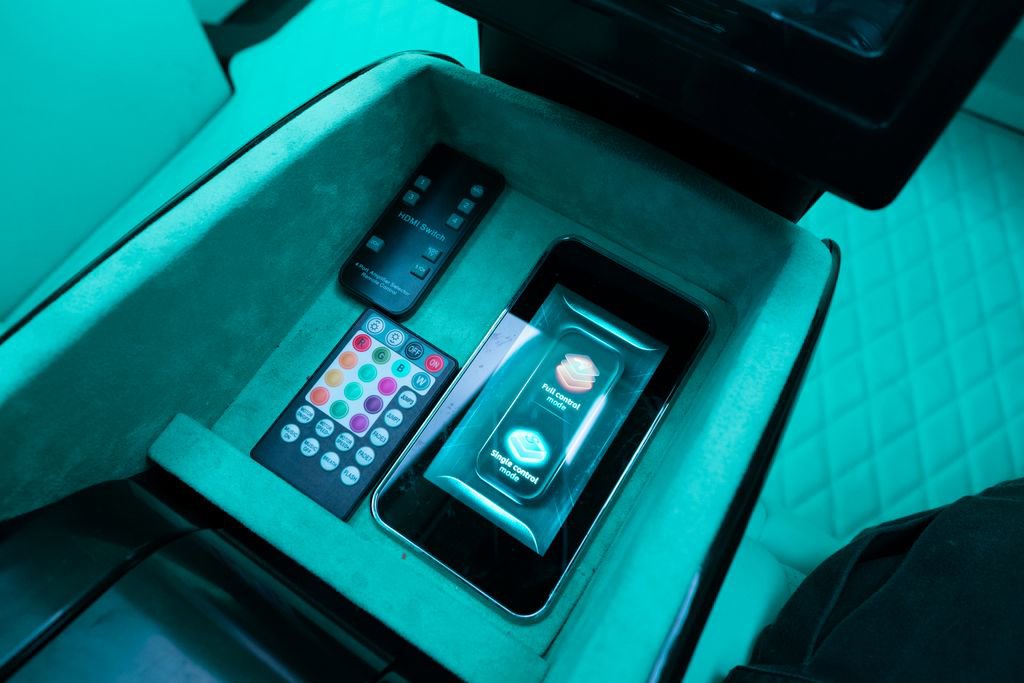 Used 2023 Mercedes-Benz Metris Passenger image 40